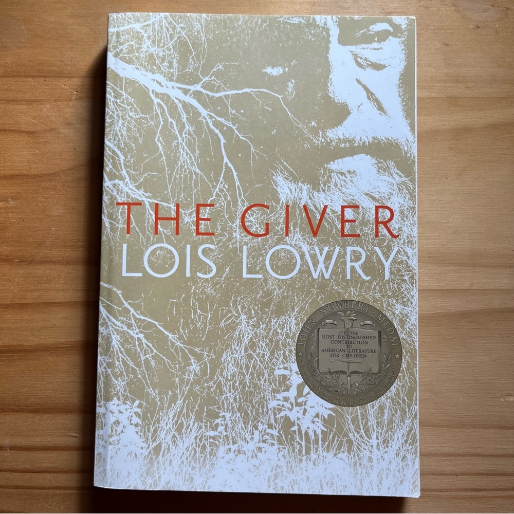 🆕The Giver by Lois Lowry Paperback Never Used